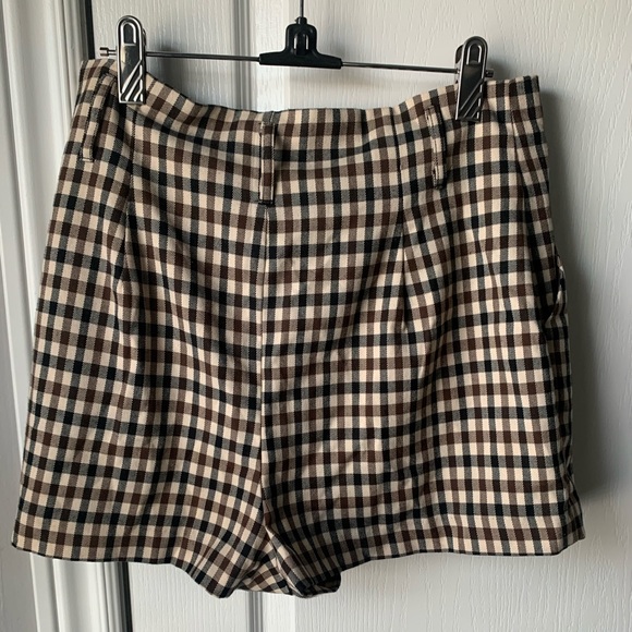 Super cute plaid shorts - Picture 2 of 2
